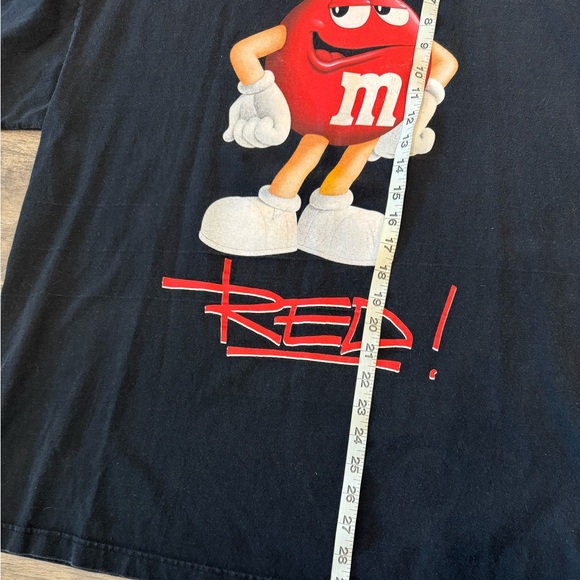 Vintage 2011 M&Ms Red M&M black graphic tshirt - Picture 15 of 16